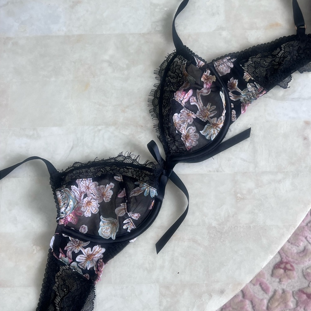 Victoria's Secret Black and Pink Floral Lace Bra